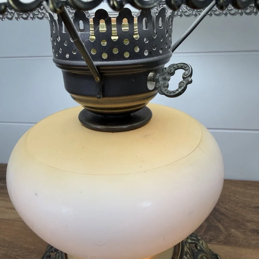 VTG Floral Hurricane Lamp Gone With The Wind Hollywood Regency 3-Way Brass *Flaw